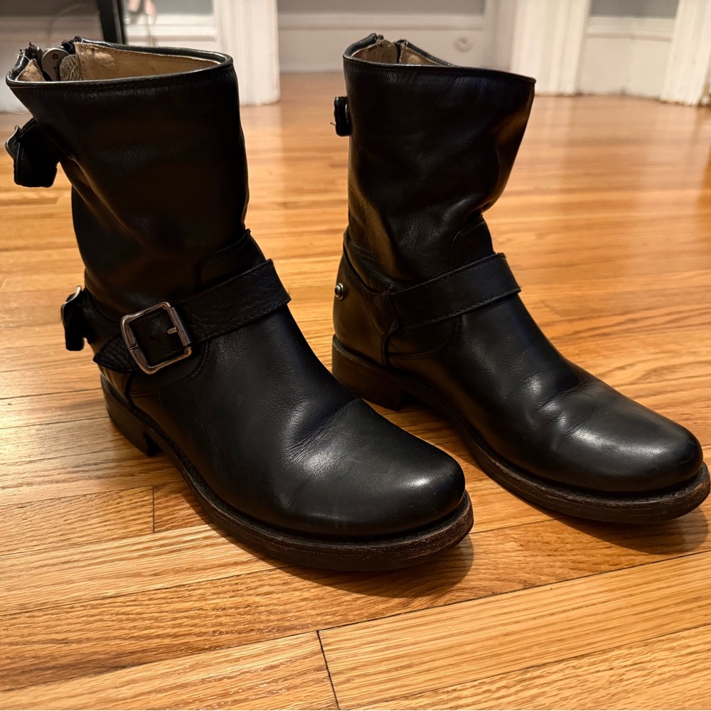 ❌ SOLD ❌ Frye Veronica Short Back Zip Black Leather Boots